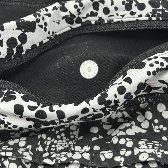 Lululemon Speed Up Short *2.5" Chirasu Black / Chirakasu Alpine White - Picture 6 of 7